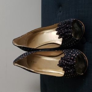 Fioni, size 8 navy blue & pink peep toe heels